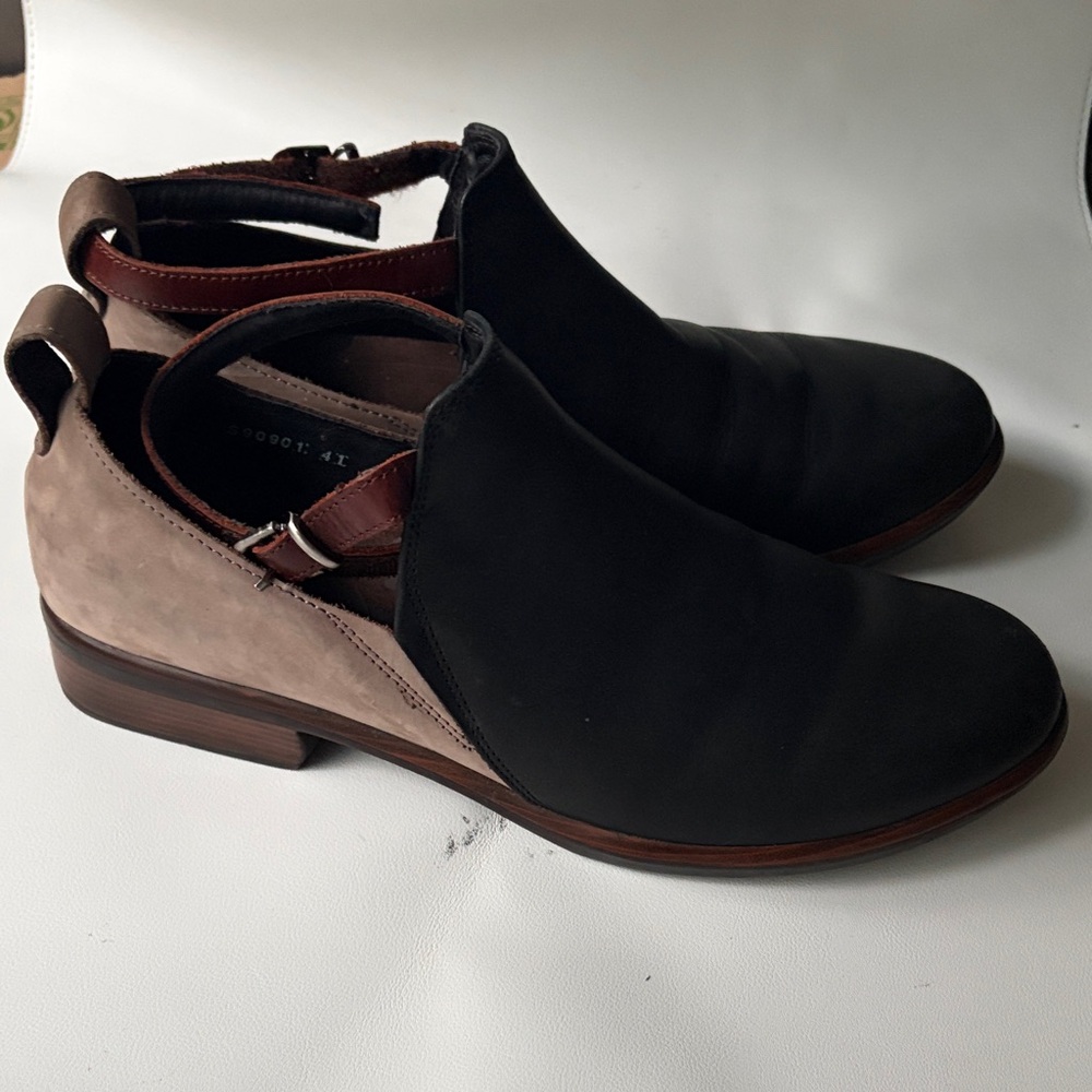 Naot Shoes Womens EU 41 US 9 Black Taupe Leather Ankle Strap Casual
Comfort
